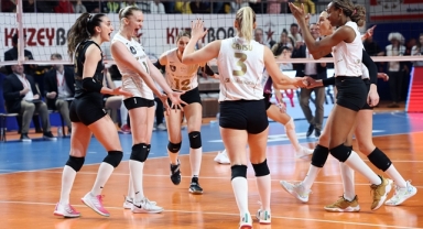 VakıfBank sezonun ilk yarısını galibiyetle tamamladı 