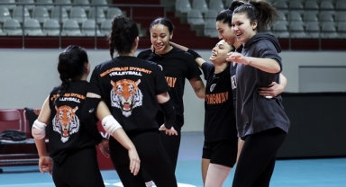 Eczacıbaşı, Savino Del Bene Volley ile karşılaşıyor