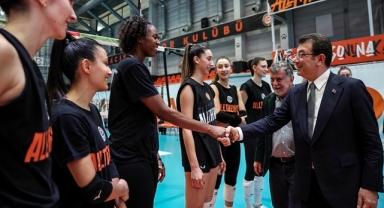 Ekrem İmamoğlu, Eczacıbaşı Dynavit Antrenmanını Ziyaret Etti