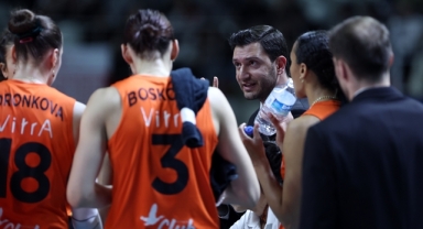 Eczacıbaşı Dynavit, Beşiktas Ayos'a set vermedi