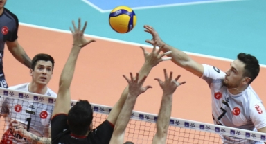Erkekler Kupa Voley'de Yarı Finalistler Belli Oldu