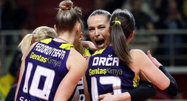 Fenerbahçe, VakıfBank'ı devirdi