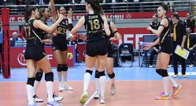 VakıfBank, ligde normal sezonu galibiyetle tamamladı