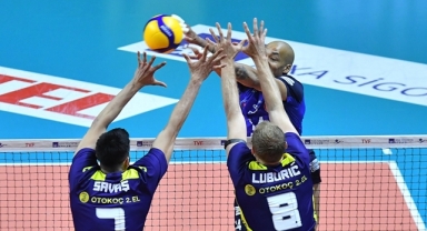 Halkbank seride durumu 2-0'a getirdi