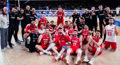 Efeler ilk galibiyetini İran'a karşı aldı!