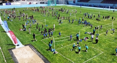 İstanbul'da Mini Voleybol Şenliği Yapıldı