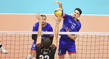 Erkekler Voleybol 1. Ligi'nde Heyecan Başladı
