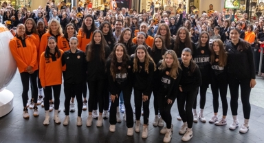 Eczacıbaşı Dynavit, Kanyon'da voleybolseverlerle buluştu