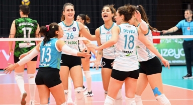 İBB, Sakarya Voleybol'u eli boş gönderdi