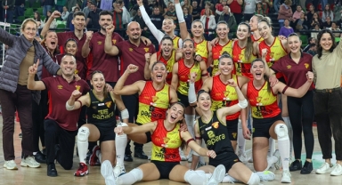 İzmir derbisinde gülen taraf Göztepe oldu