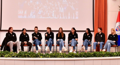 Zeren Spor Kadın Voleybol Takımı Gençlerle Buluştu