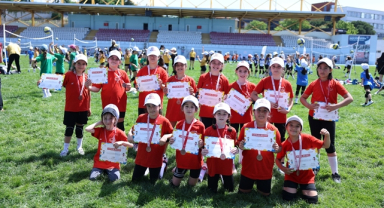 İstanbul’da Mini Voleybol Şenliği Yapıldı
