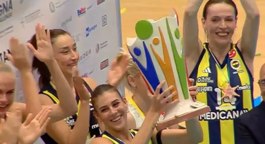 Kupa törenine damga vuran hareket!