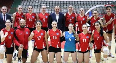 Çiftlikköy Belediyespor, Bursa BBSK'ye set vermedi