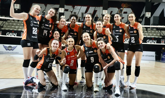 Eczacıbaşı Dynavit, 5 setlik mücadeleden galip ayrıldı