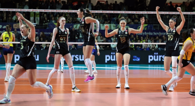 VakıfBank zirveyi bırakmadı! 