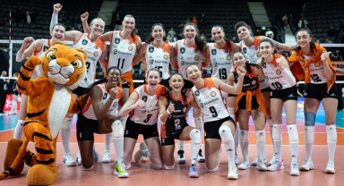 Eczacıbaşı Dynavit, Play-off etabının ilk maçında galip