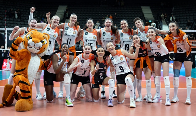 Eczacıbaşı Dynavit, Play-off etabının ilk maçında galip