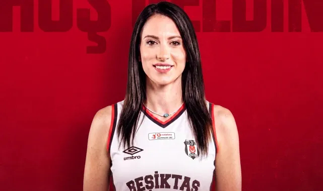 Burcu Yönder Siyah-Beyazlı Formayı Giyecek