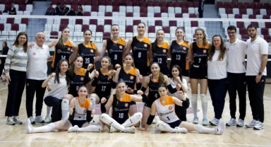 Eczacıbaşı Genç Kız Takımı Finalde!