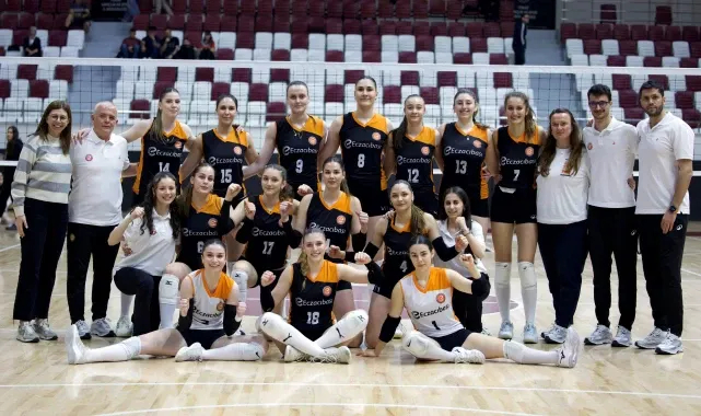 Eczacıbaşı Genç Kız Takımı Finalde!