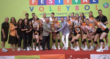 Yıldız Kızlarda Namağlup Üst Üste Üçüncü Şampiyonluk!