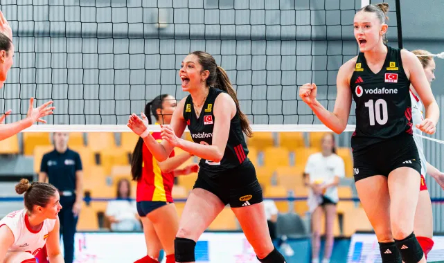 U18 Kızlarımız İspanya'yı da Sildi Geçti!